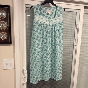 Beautiful sleep gown. NWOT
